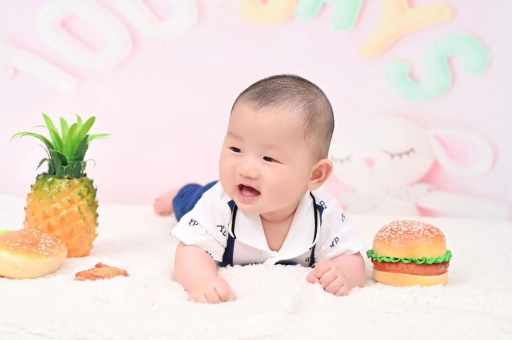 河源宝宝在妈妈肚子里