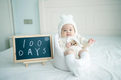 河源宝宝喝奶哭闹